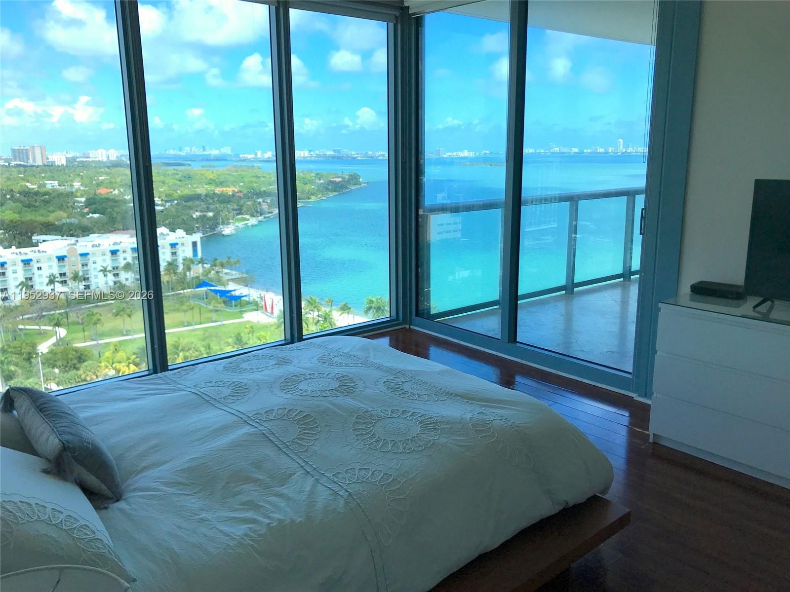 BLUE CONDO - Residential