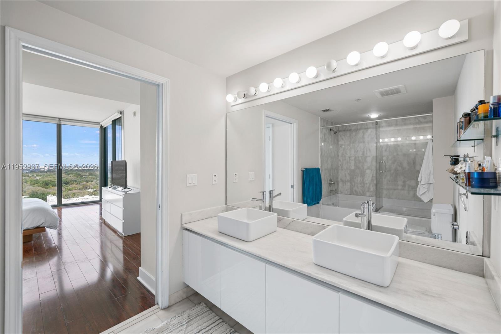 BLUE CONDO - Residential