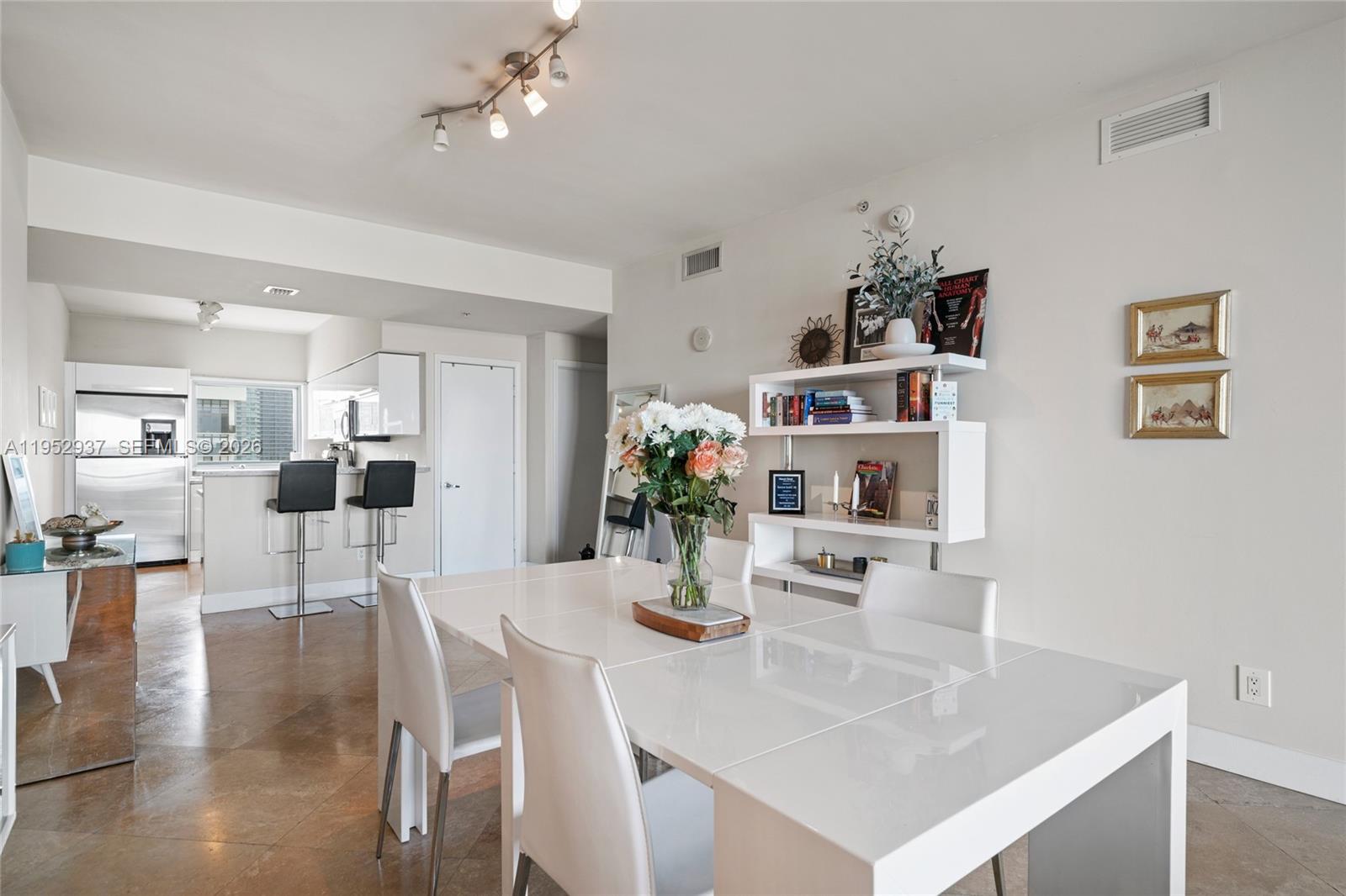 BLUE CONDO - Residential