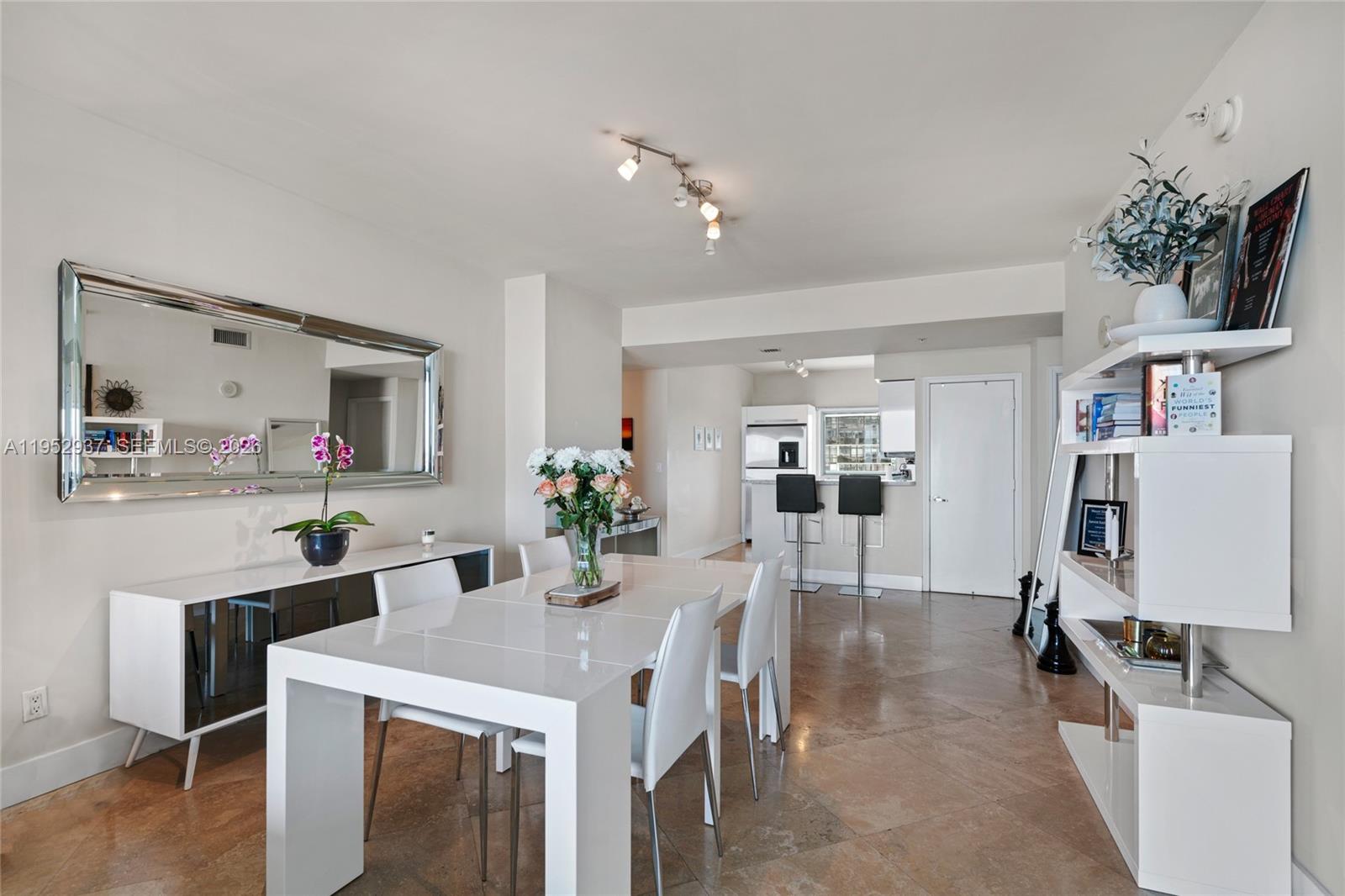 BLUE CONDO - Residential