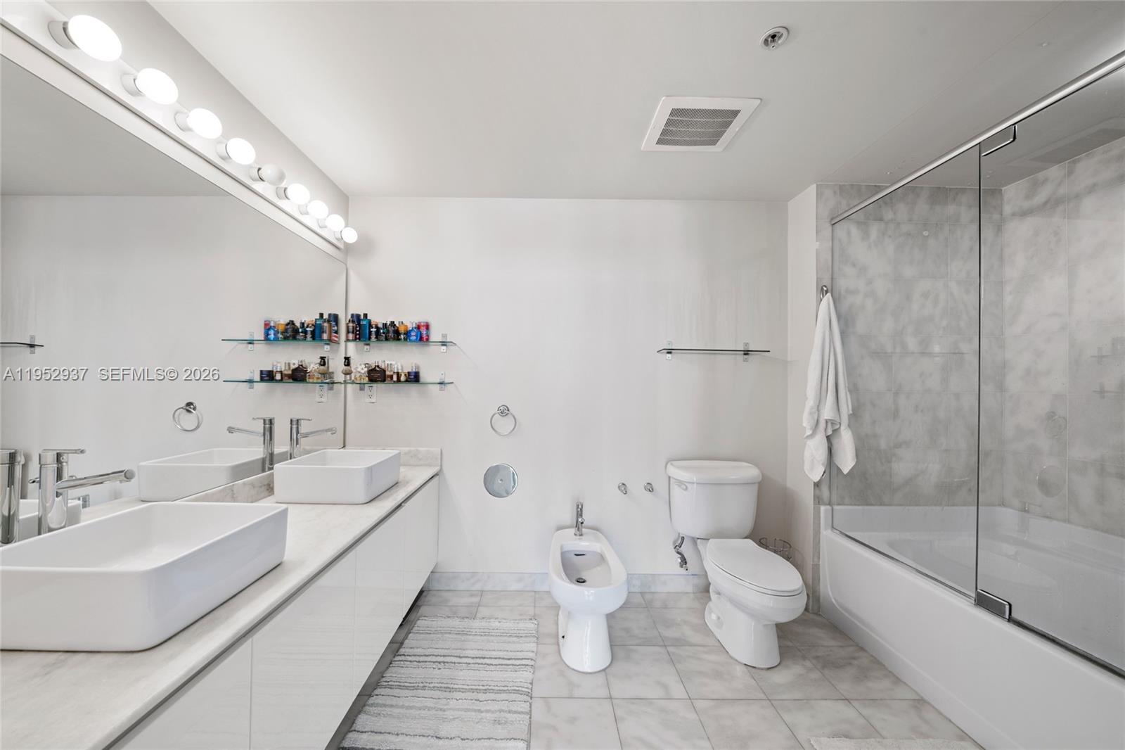 BLUE CONDO - Residential