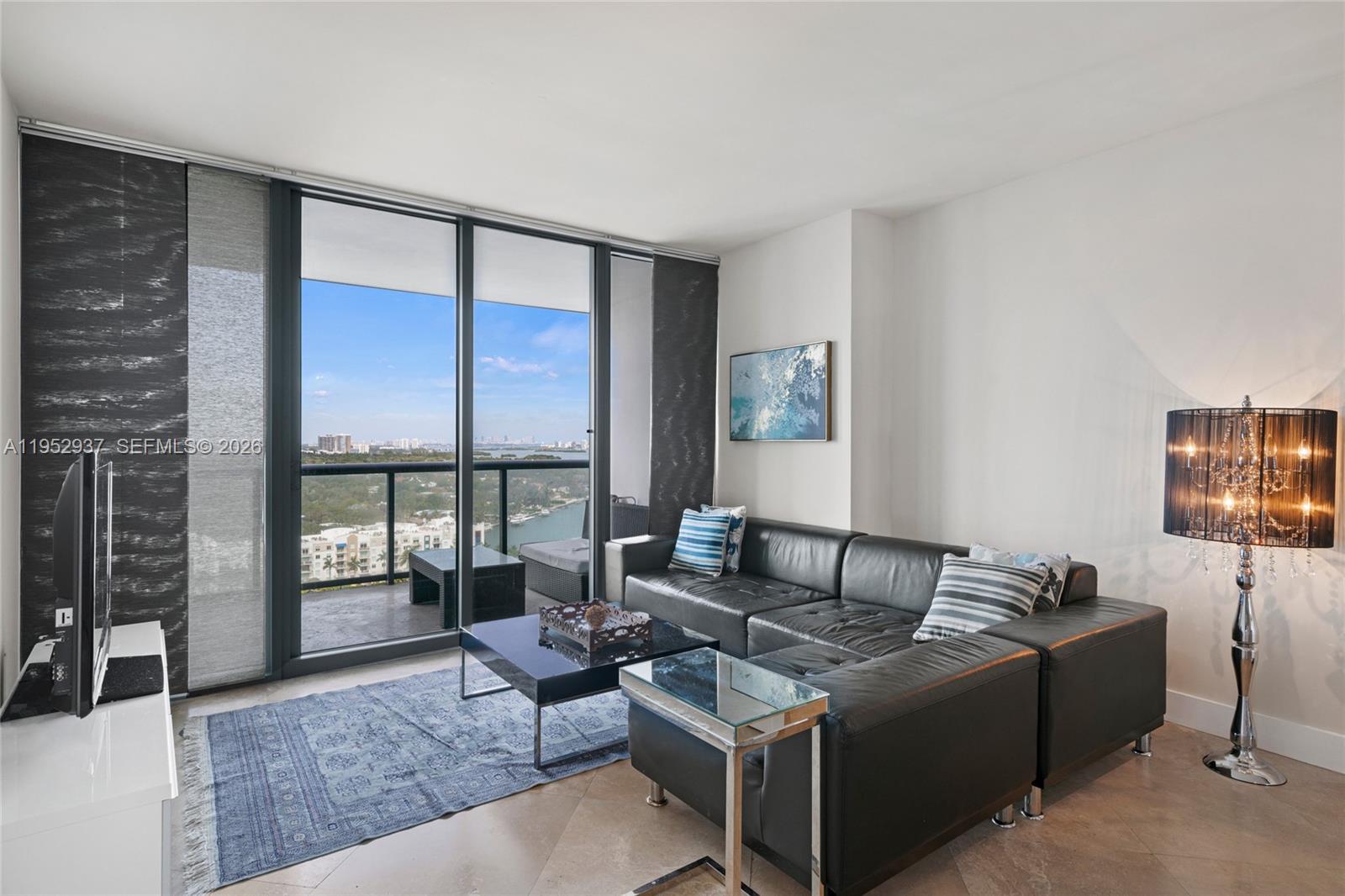 BLUE CONDO - Residential