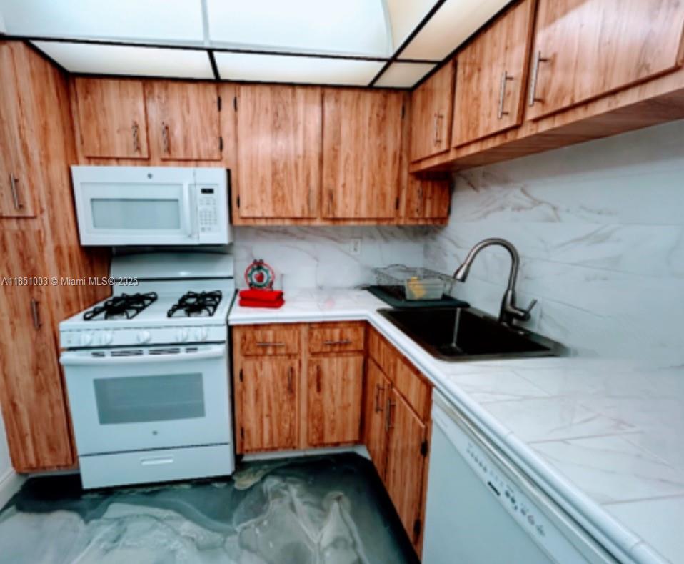 PARKER PLAZA CONDO ESTATE - Residential Lease