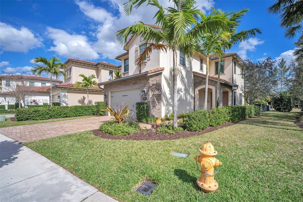 Photo of 865 SW 113th Ln, Pembroke Pines, FL 33025 (MLS # A12006010)