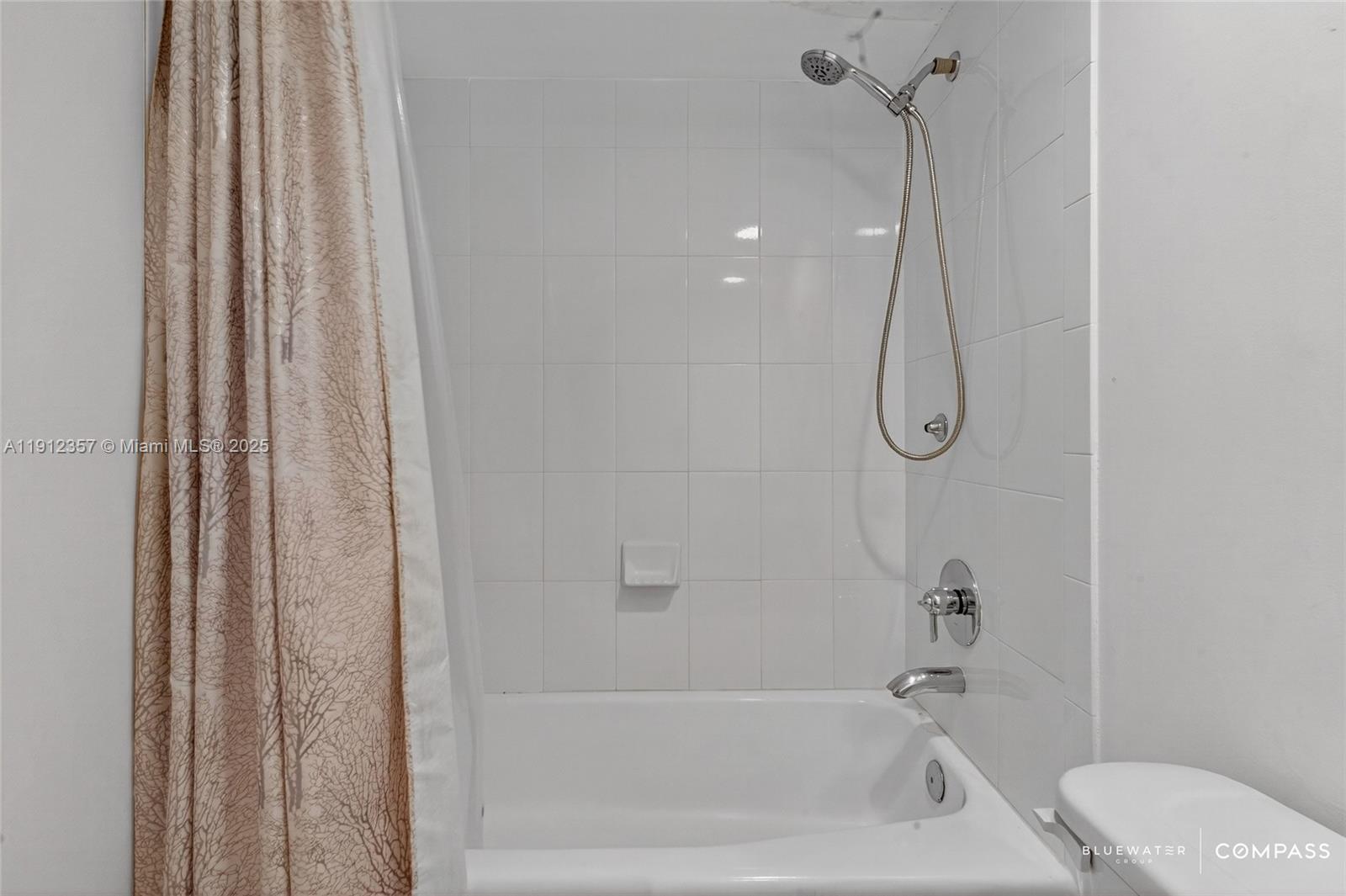 RESIDENCES ON HOLLYWOOD B - Residential