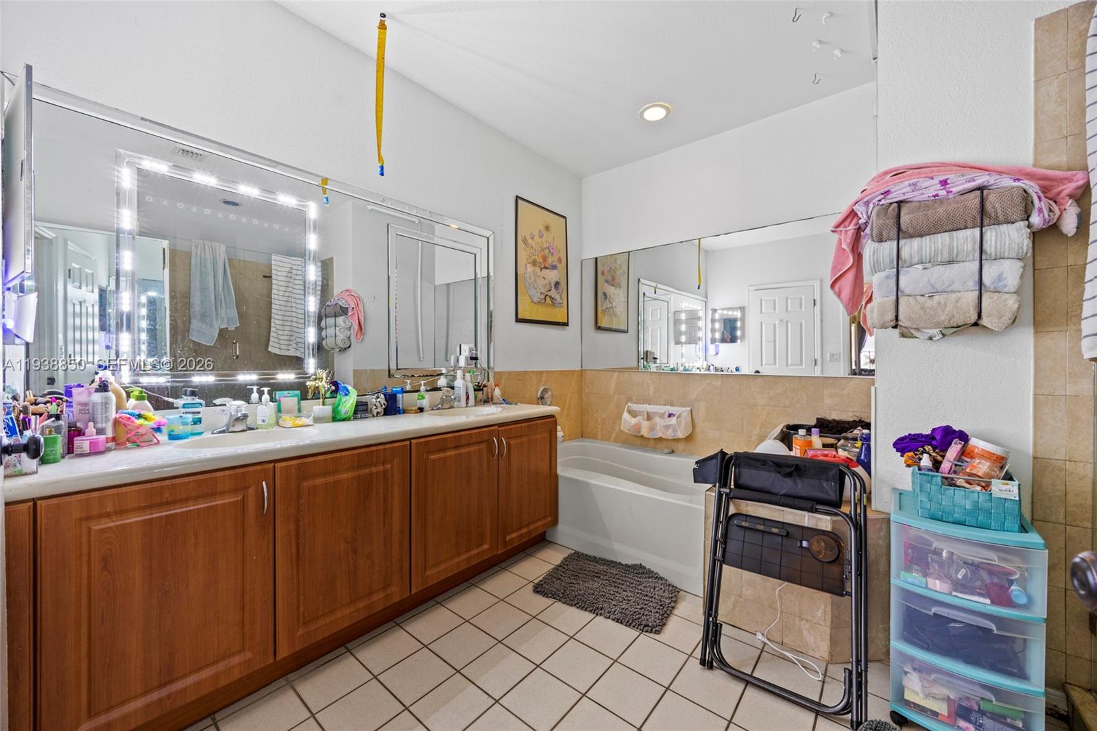 VILLAS AT OAK HAMMOCK - Residential