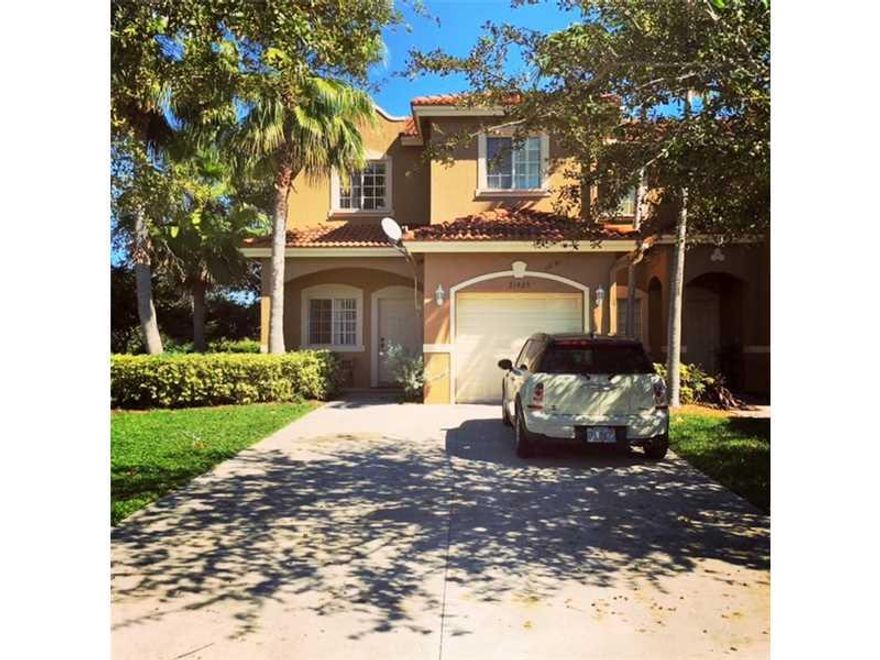 **Price firm - need tenant Dec 1st or sooner** Come live in this spacious 3/2.5 corner unit, 1 car garage townhome in the very popular Santa Barbara community. This unit is fenced in the back and has a large field behind the unit (no back neighbors) 2 sto ry unit with no bedrooms downstairs. Pets will be considered with deposit.