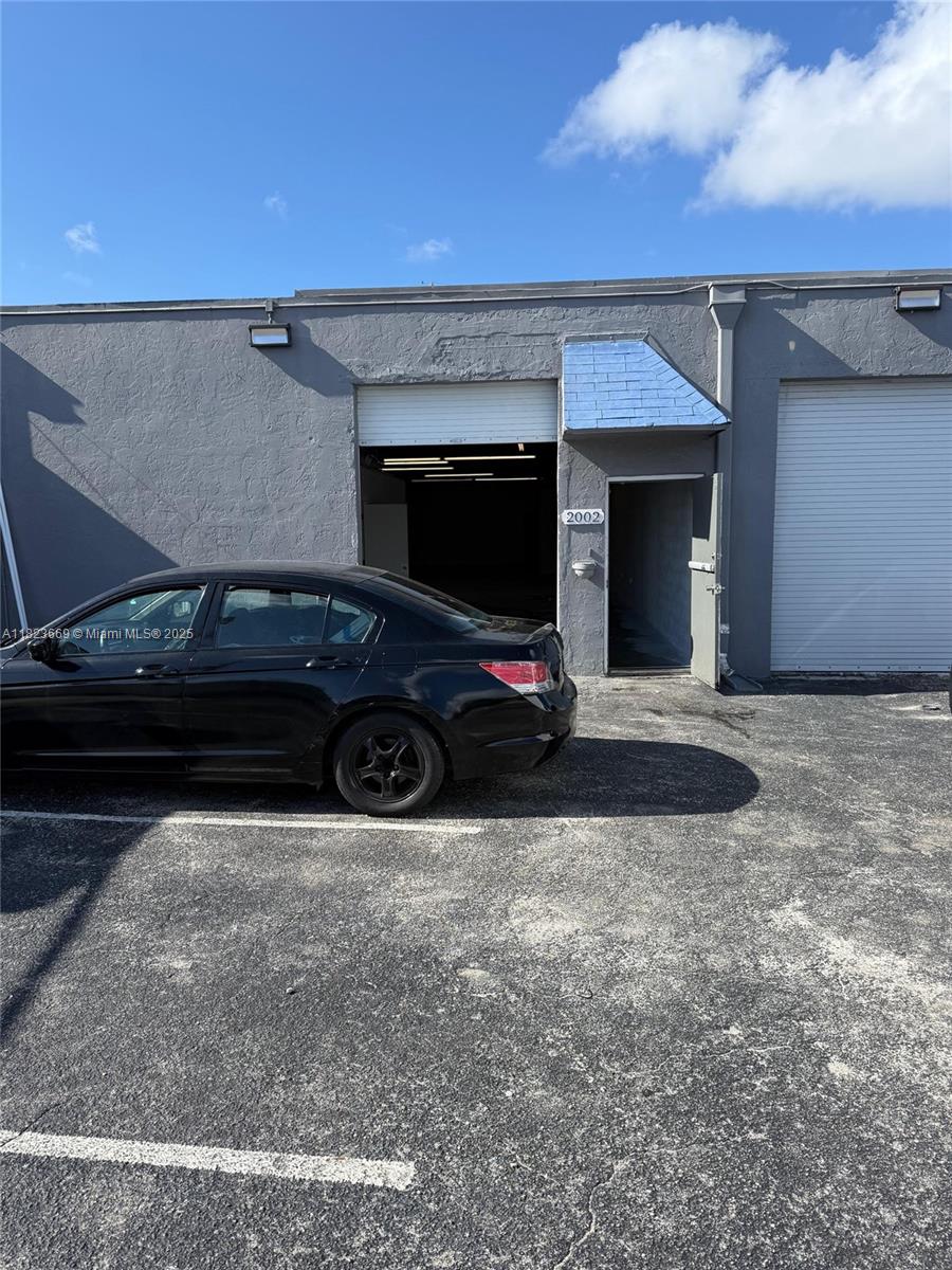 2002 Grant St, Hollywood, FL 33020 offers a 2,575 SF industrial warehouse ideal for a variety of commercial uses. The property features one ground-level roll-up bay door, two restrooms, and flexible open warehouse space suitable for storage, distribution, light manufacturing, or trade operations. Offers easy access to I-95, US-1, and the Port Everglades corridor. Zoned DH-2 (Downtown High Intensity), allowing for a range of potential business uses (confirm with city zoning).Owner requires 1st month, (2) Security Deposits, 3% Sales & Use Tax, & Liability Insurance
