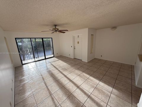 721 Sunny Pine Way D2 Green Acres FL 33415