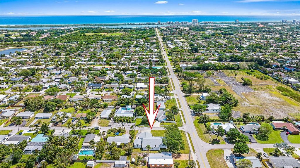 Photo of 19182 SE Hillcrest Dr, Jupiter, FL 33469 (MLS # A11608963)