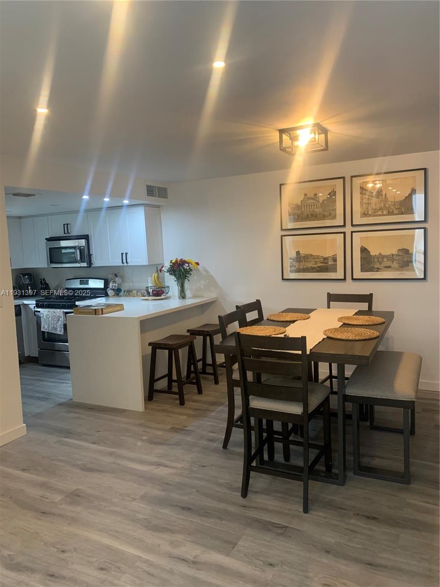 SNAPPER CREEK TOWNHOUSES - Residential Lease