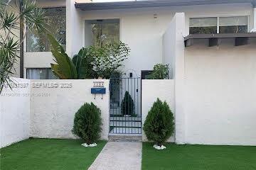 SNAPPER CREEK TOWNHOUSES - Residential Lease