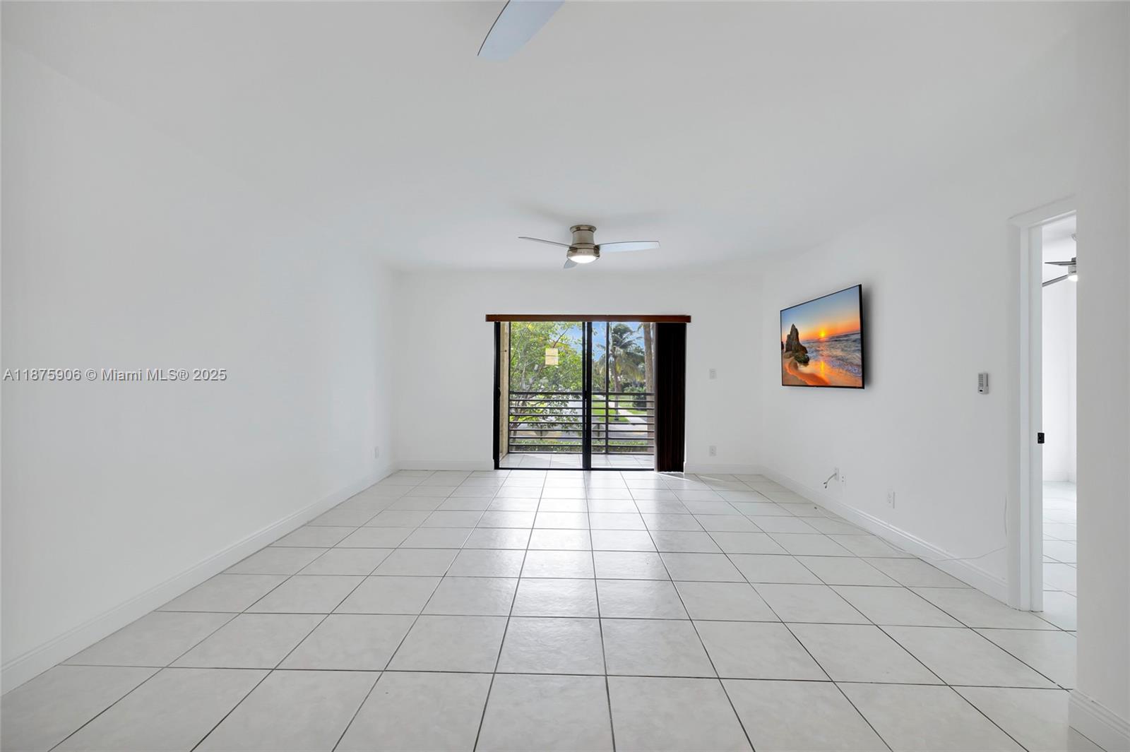 Amazing Location! Spacious 2 beds / 2 baths condo in the heart of Pompano Beach. Walking distance to the
Cultural Center and historic downtown. only a short distance to the beach, restaurants and entertainment. Unit
features kitchen with stainless steel appliances, tile floors throughout, split bedroom layout, plenty of closet space
including additional storage. Covered balcony with tranquil garden view. Community includes pool & tennis courts.
One assigned parking space with numerous guest spaces. Just a short distance to the renovated Pompano Beach
Pier.