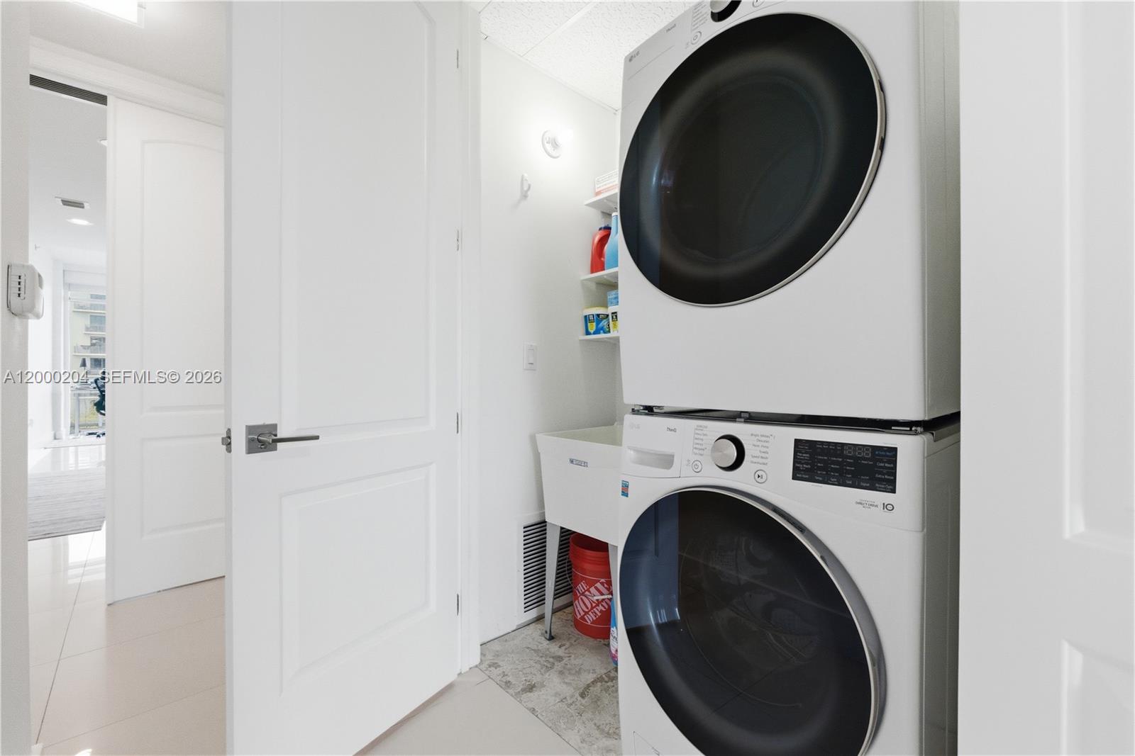 RESIDENCES AT RIVERWALK C - Residential