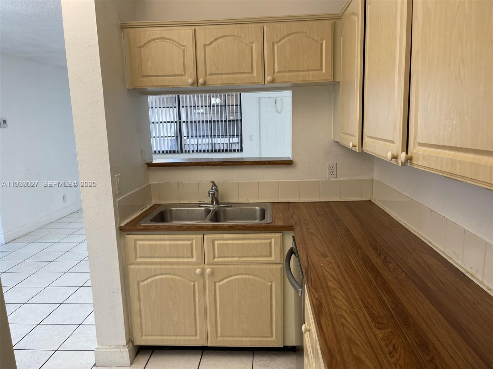 CORAL SPRINGS ESTATE TOWN - Residential Lease