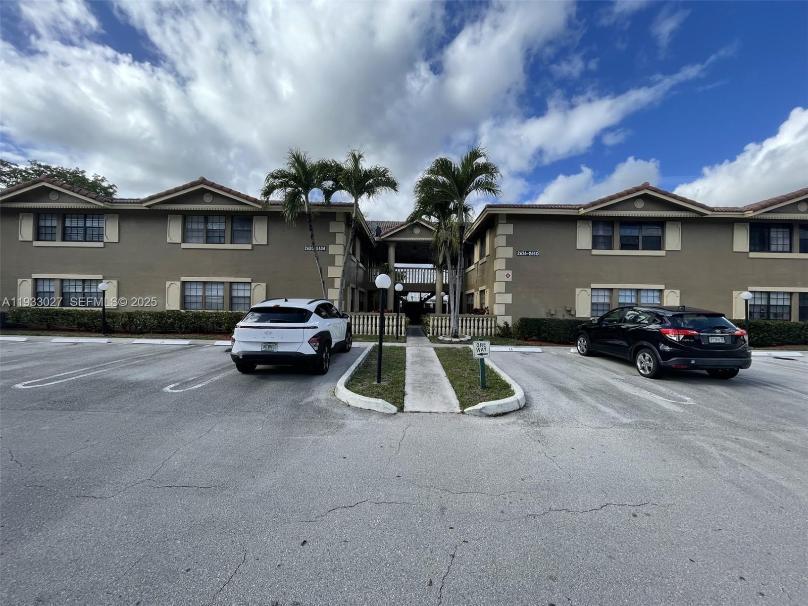 CORAL SPRINGS ESTATE TOWN - Residential Lease