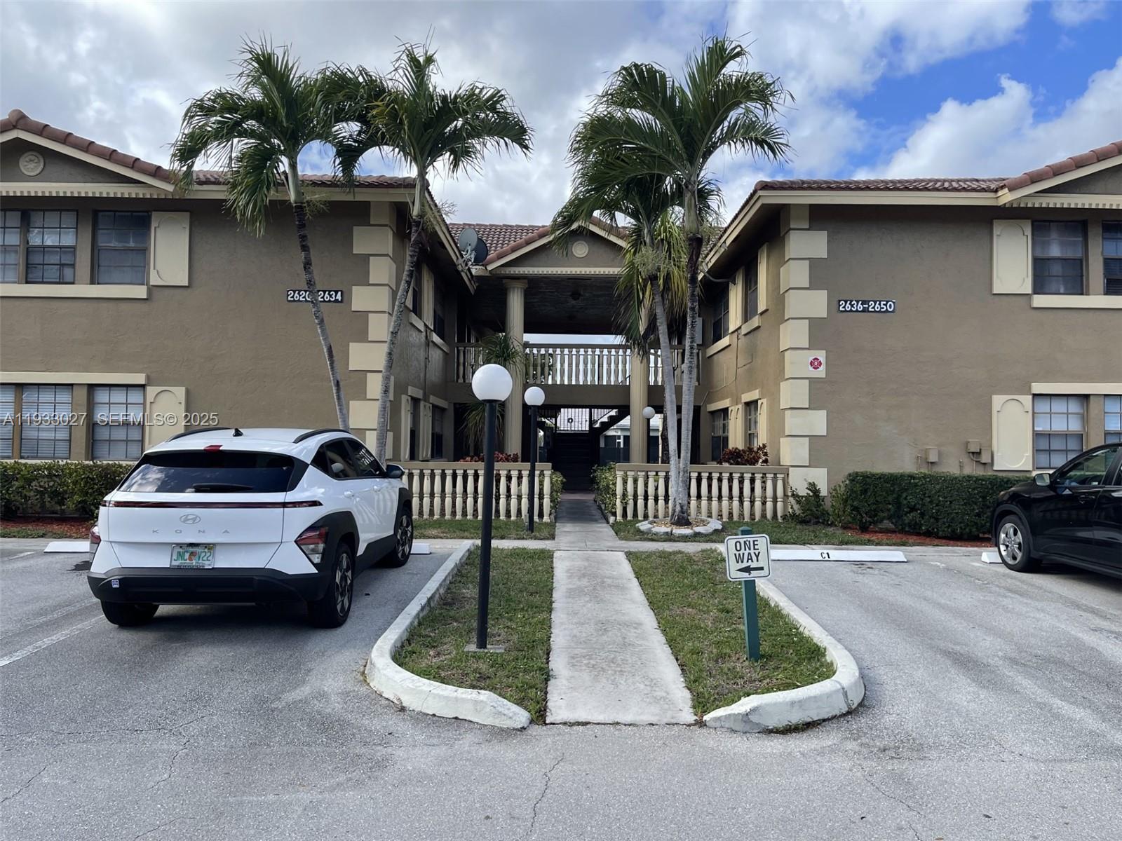 CORAL SPRINGS ESTATE TOWN - Residential Lease