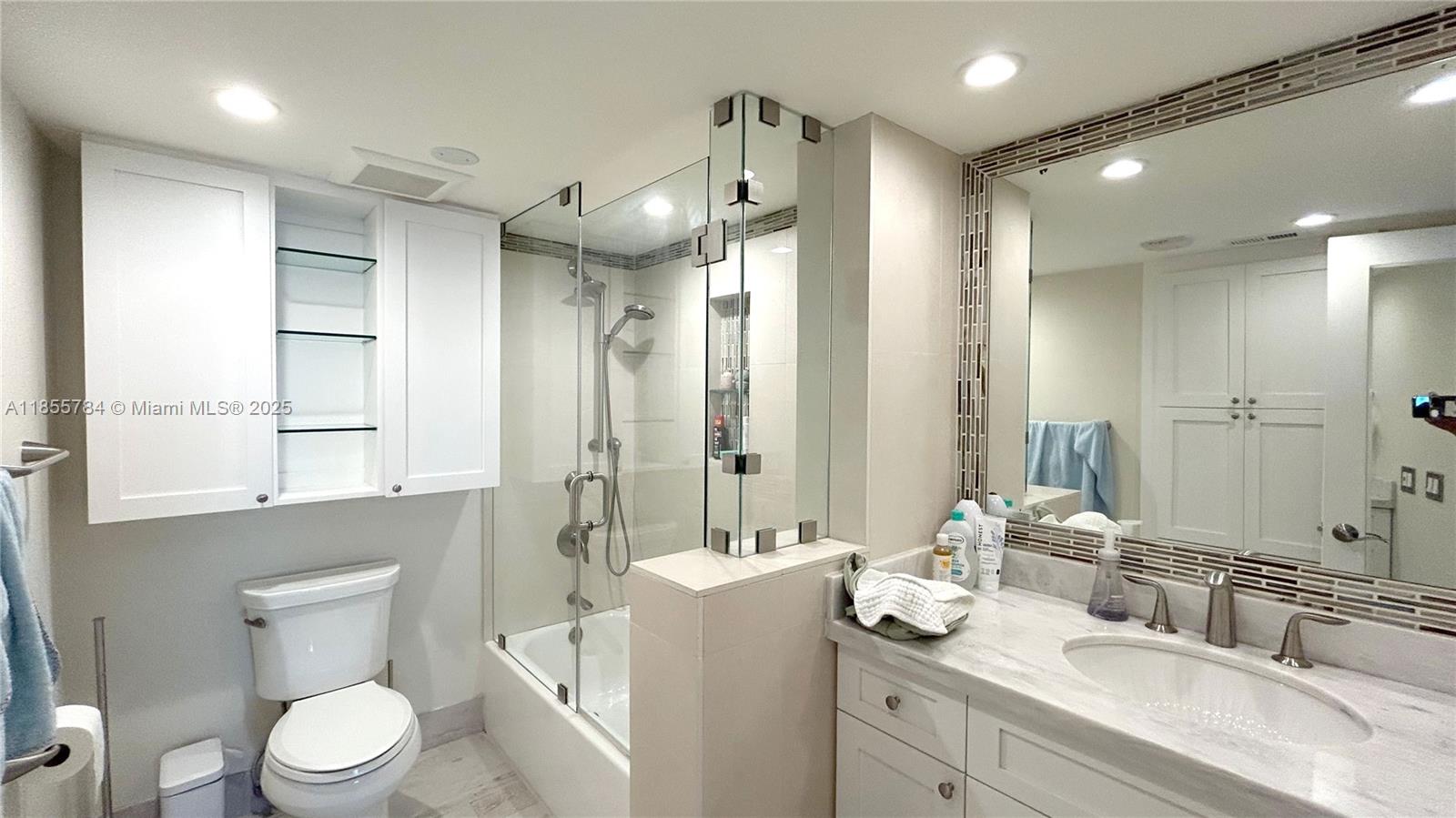 VENETIAN ISLE CONDO - Residential