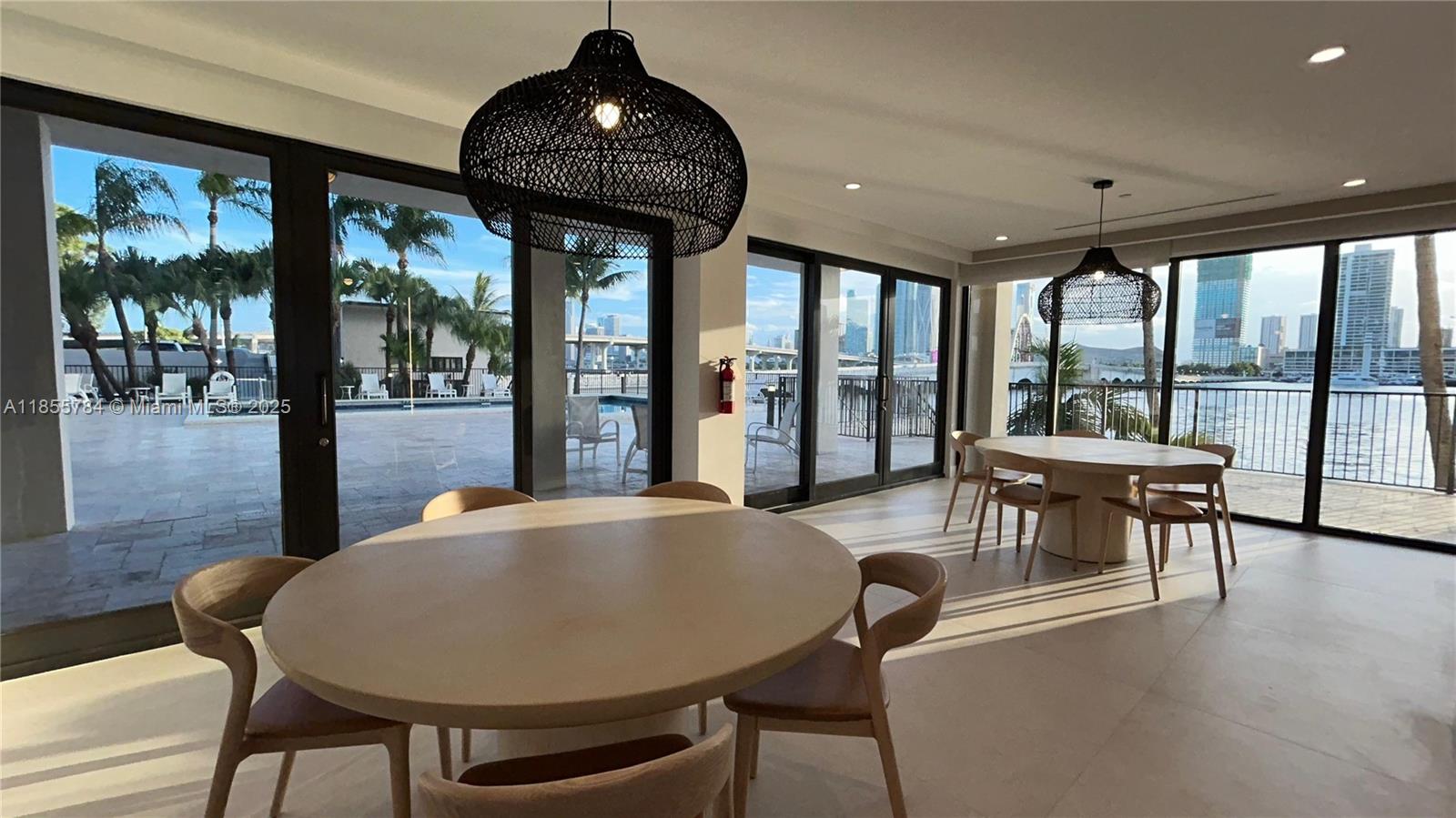 VENETIAN ISLE CONDO - Residential