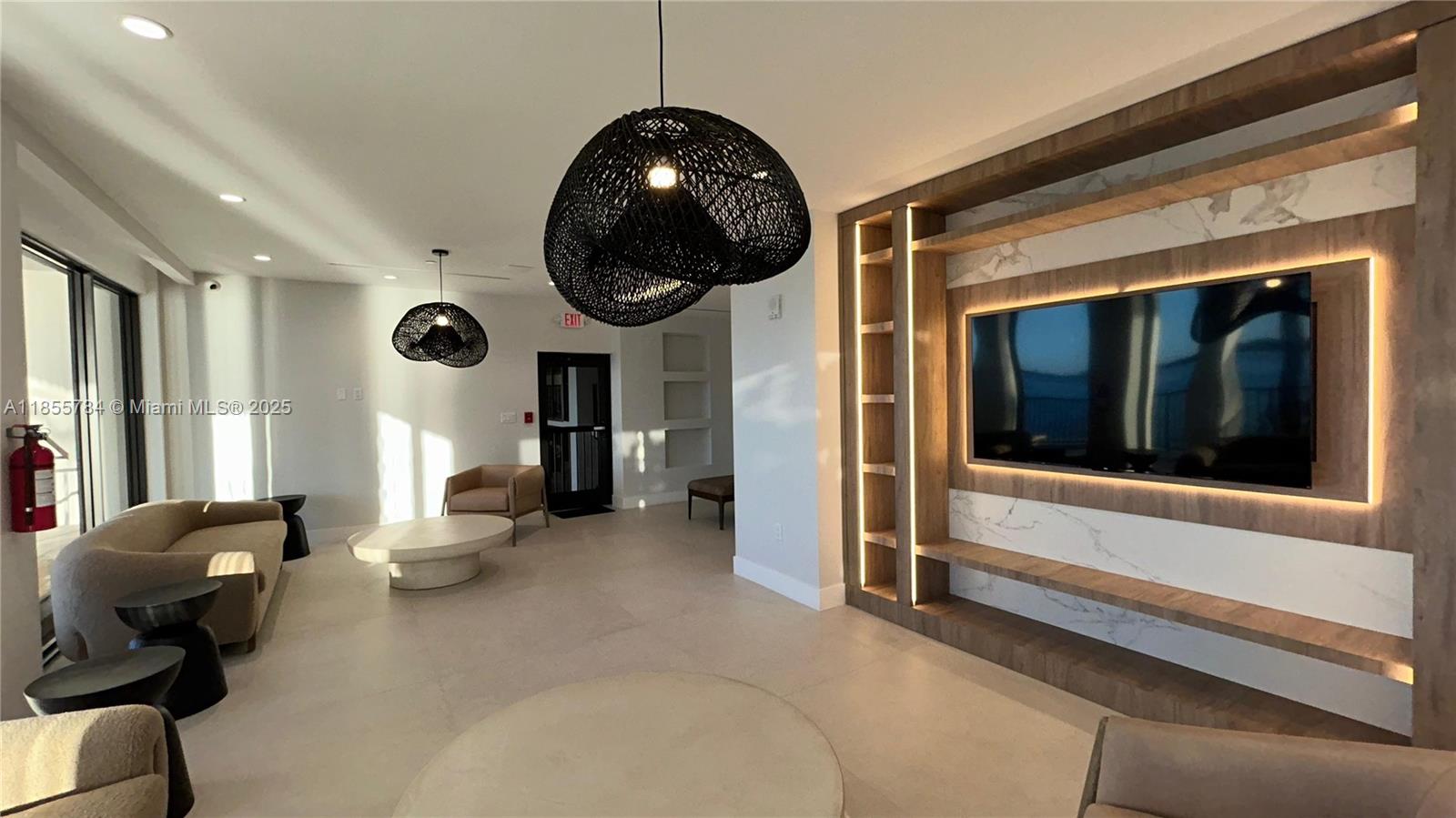 VENETIAN ISLE CONDO - Residential