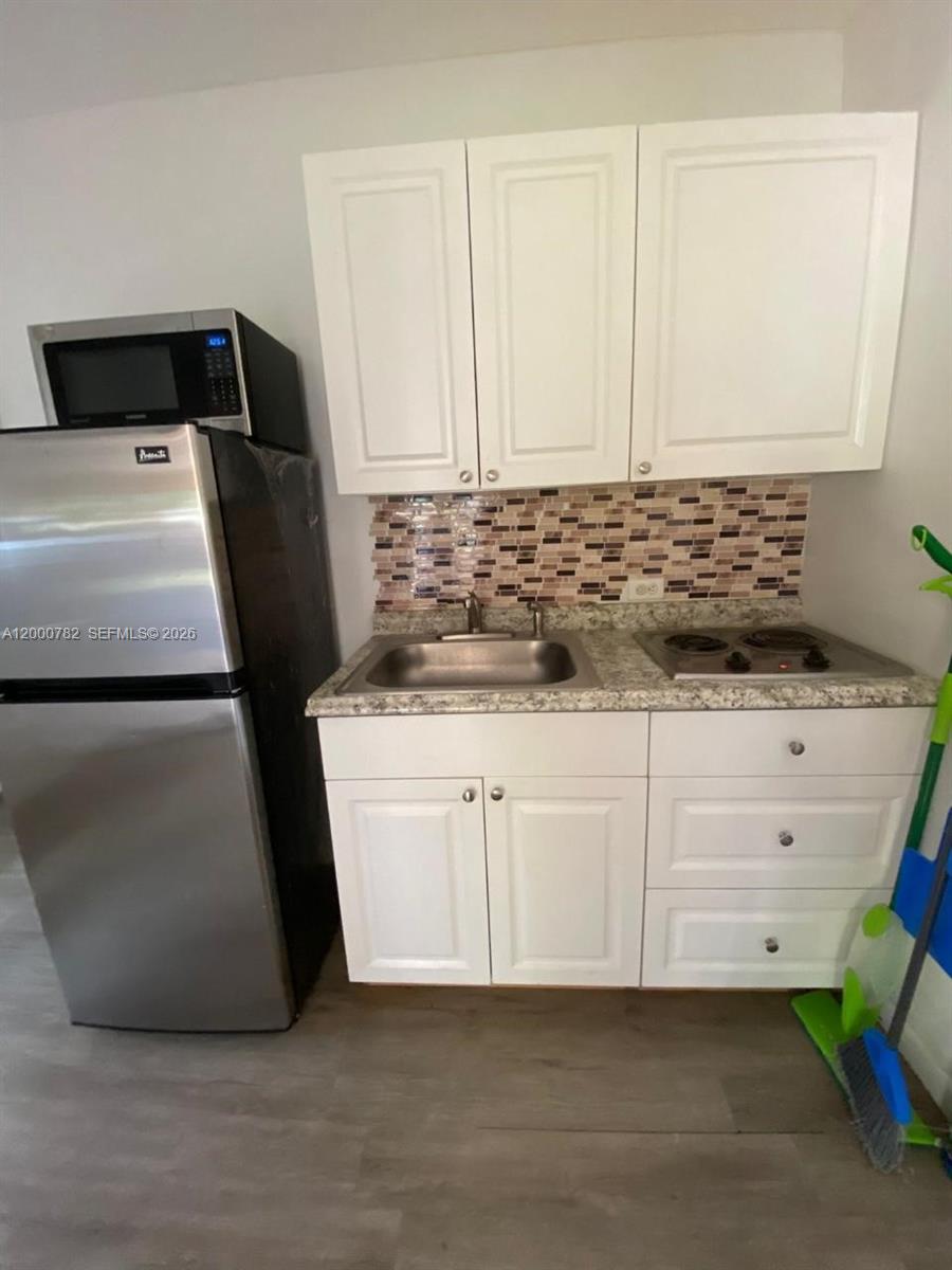 CORAL TERR SEC 1 - Residential Lease