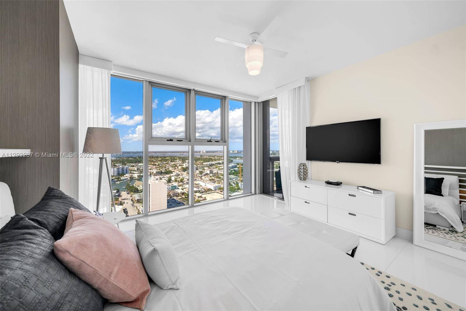 NORTH CARILLON BEACH COND - Residential