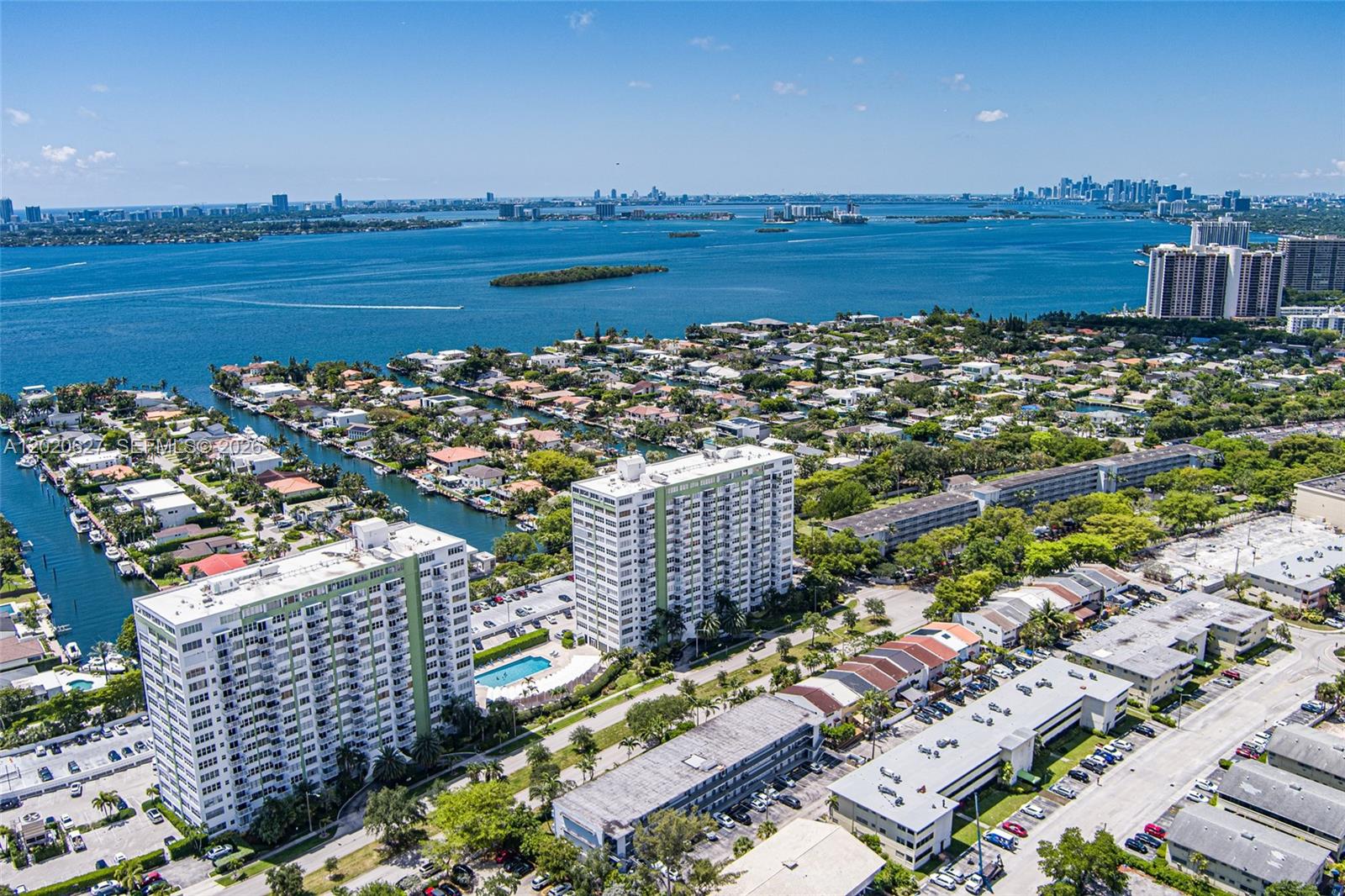 BAYVIEW TOWERS CONDO SOUT - Residential