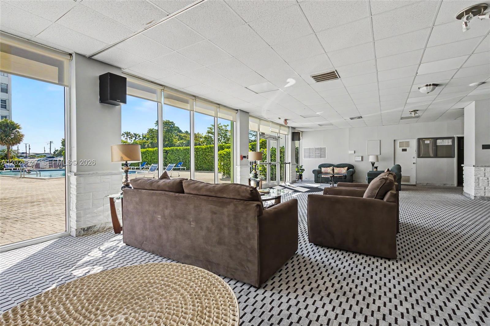 BAYVIEW TOWERS CONDO SOUT - Residential