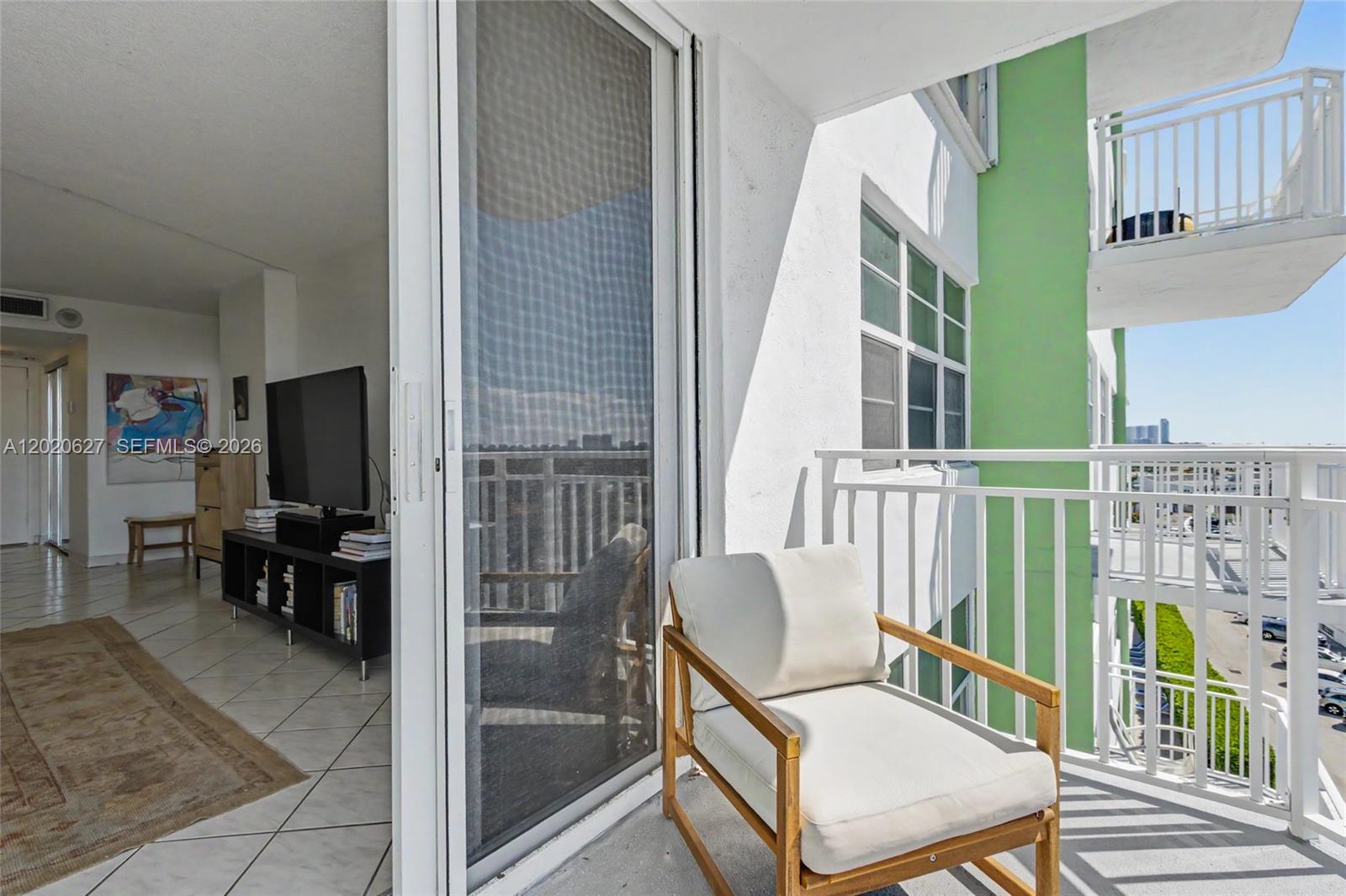 BAYVIEW TOWERS CONDO SOUT - Residential