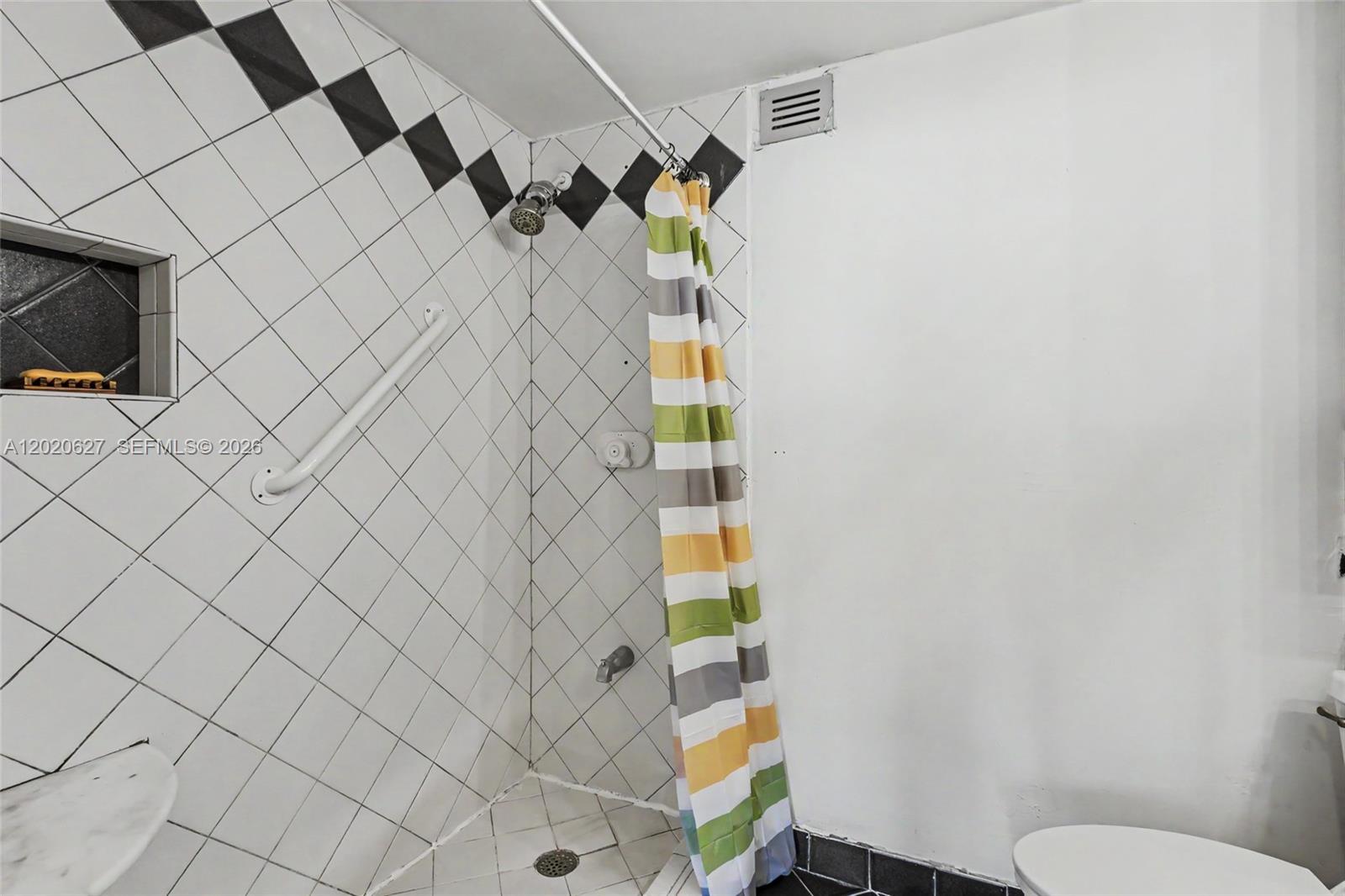BAYVIEW TOWERS CONDO SOUT - Residential