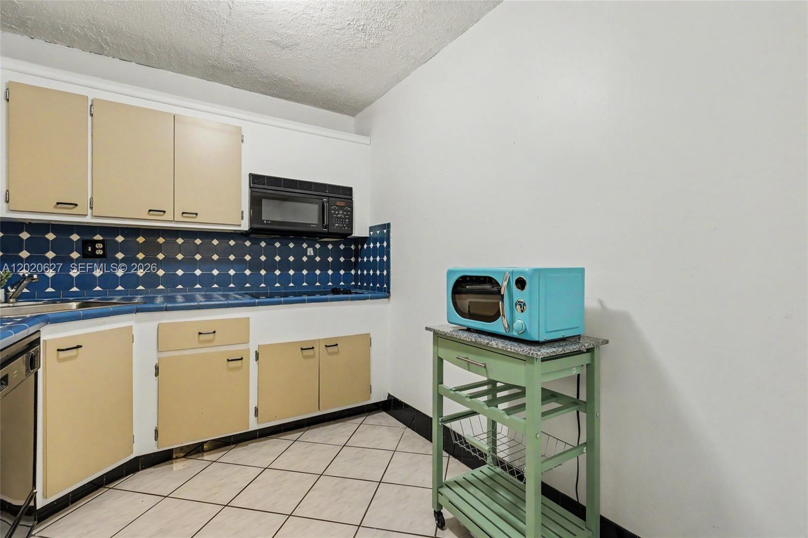 BAYVIEW TOWERS CONDO SOUT - Residential