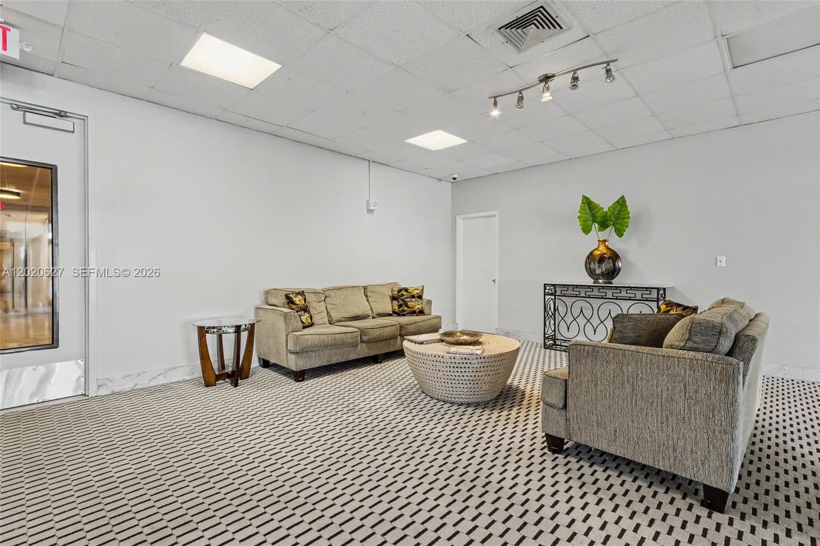 BAYVIEW TOWERS CONDO SOUT - Residential