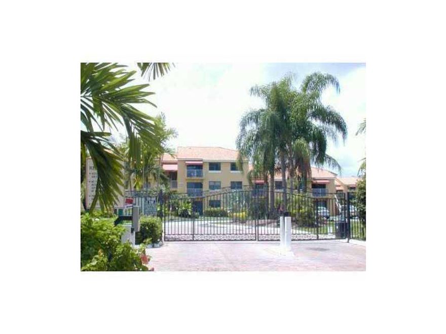 Beautiful upgraded 2/1 Condo. Stainless steel appliances and granite countertops. Quiet Neighborhood. Lots of Amenities.