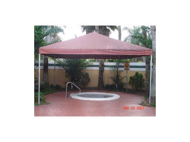 THE COURTS AT KENDALL - Residential Lease