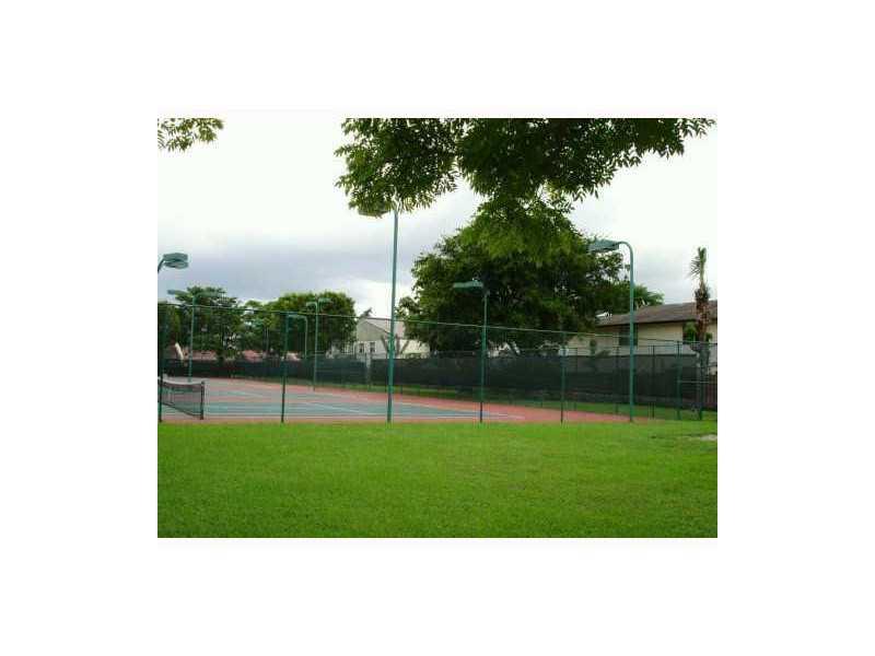 THE COURTS AT KENDALL - Residential Lease
