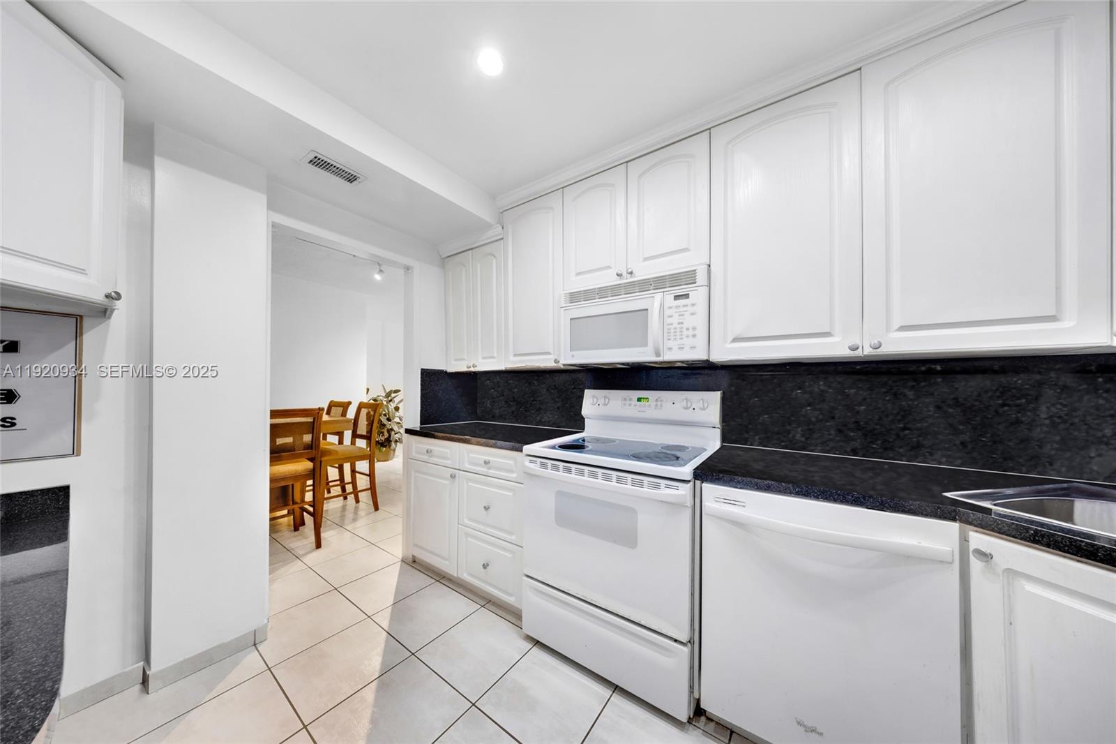 LONDON TOWERS CONDO - Residential