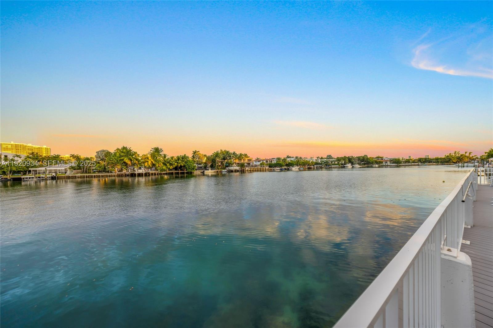 LONDON TOWERS CONDO - Residential