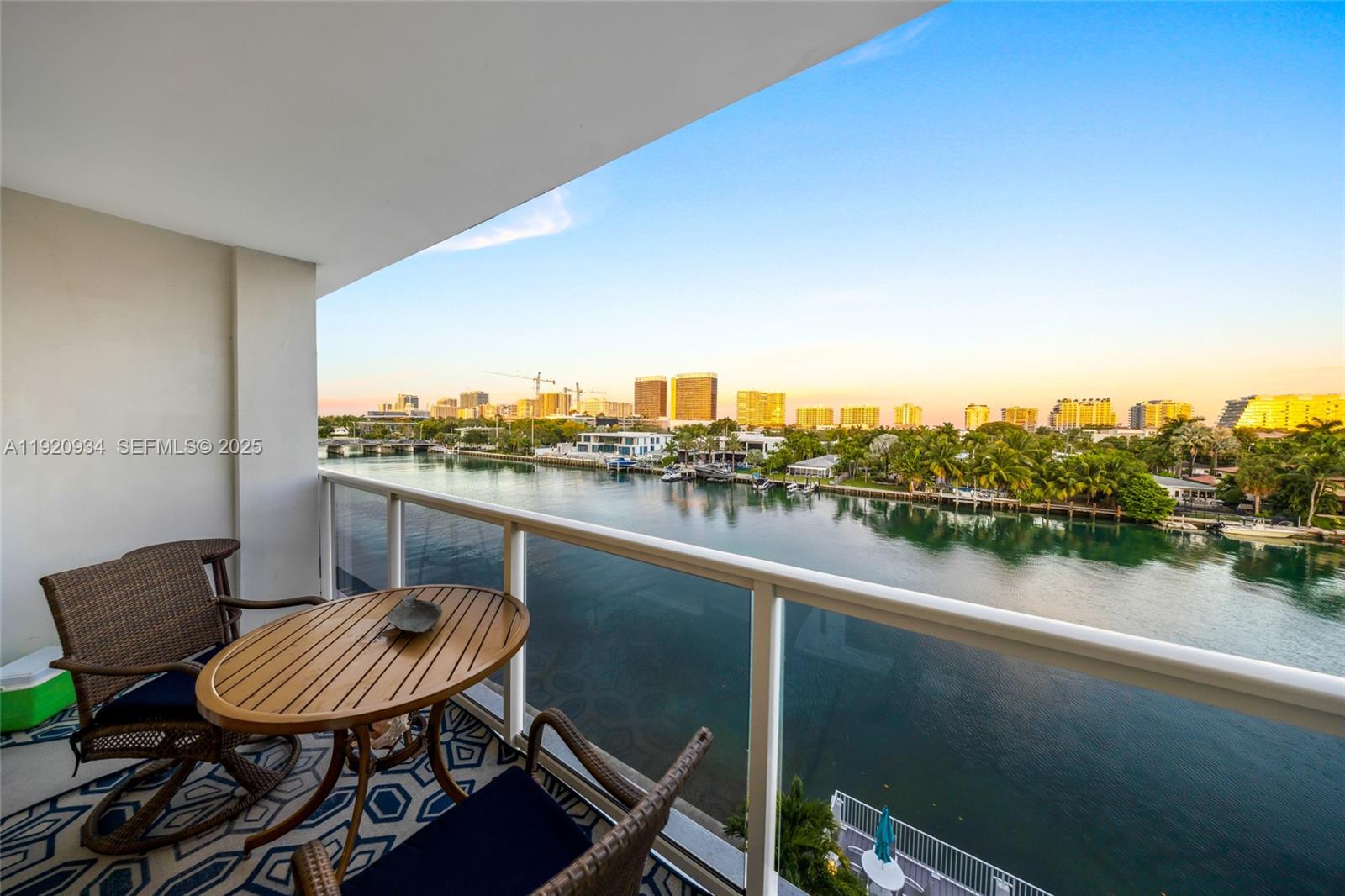 LONDON TOWERS CONDO - Residential