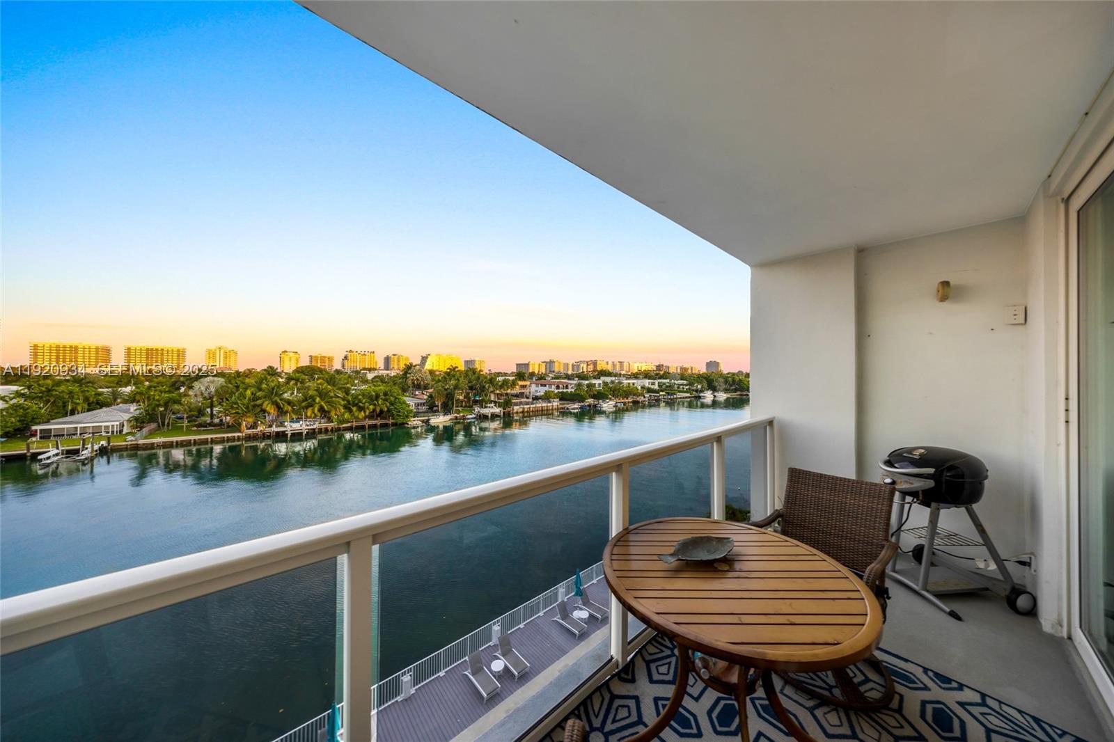 LONDON TOWERS CONDO - Residential