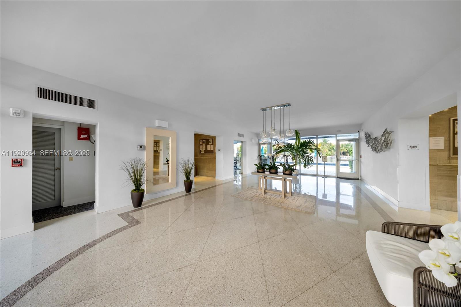 LONDON TOWERS CONDO - Residential