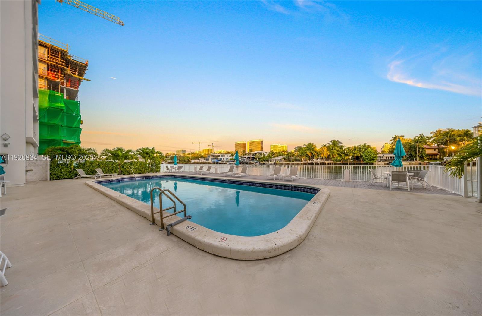 LONDON TOWERS CONDO - Residential