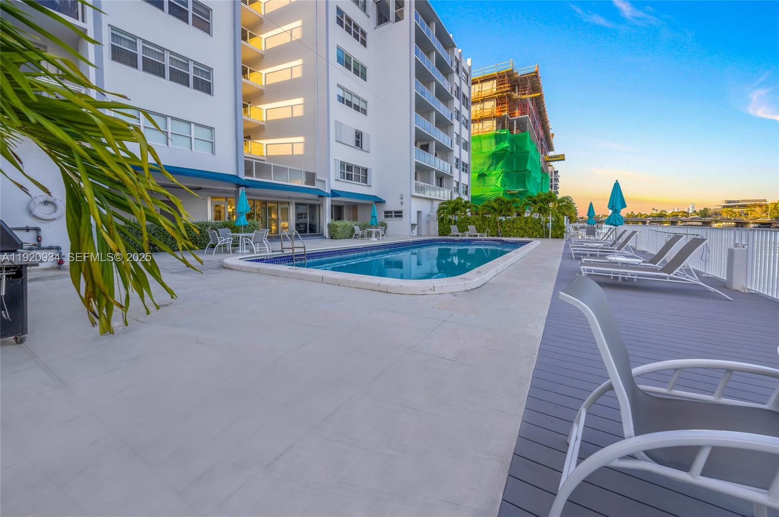 LONDON TOWERS CONDO - Residential