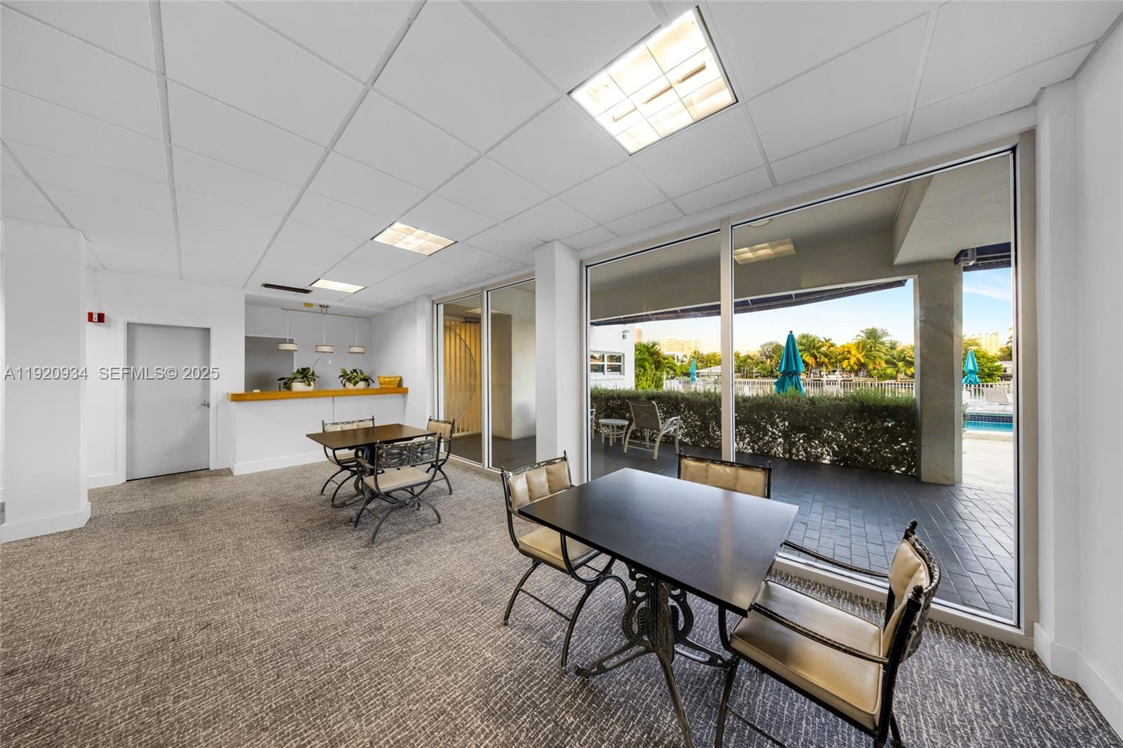 LONDON TOWERS CONDO - Residential