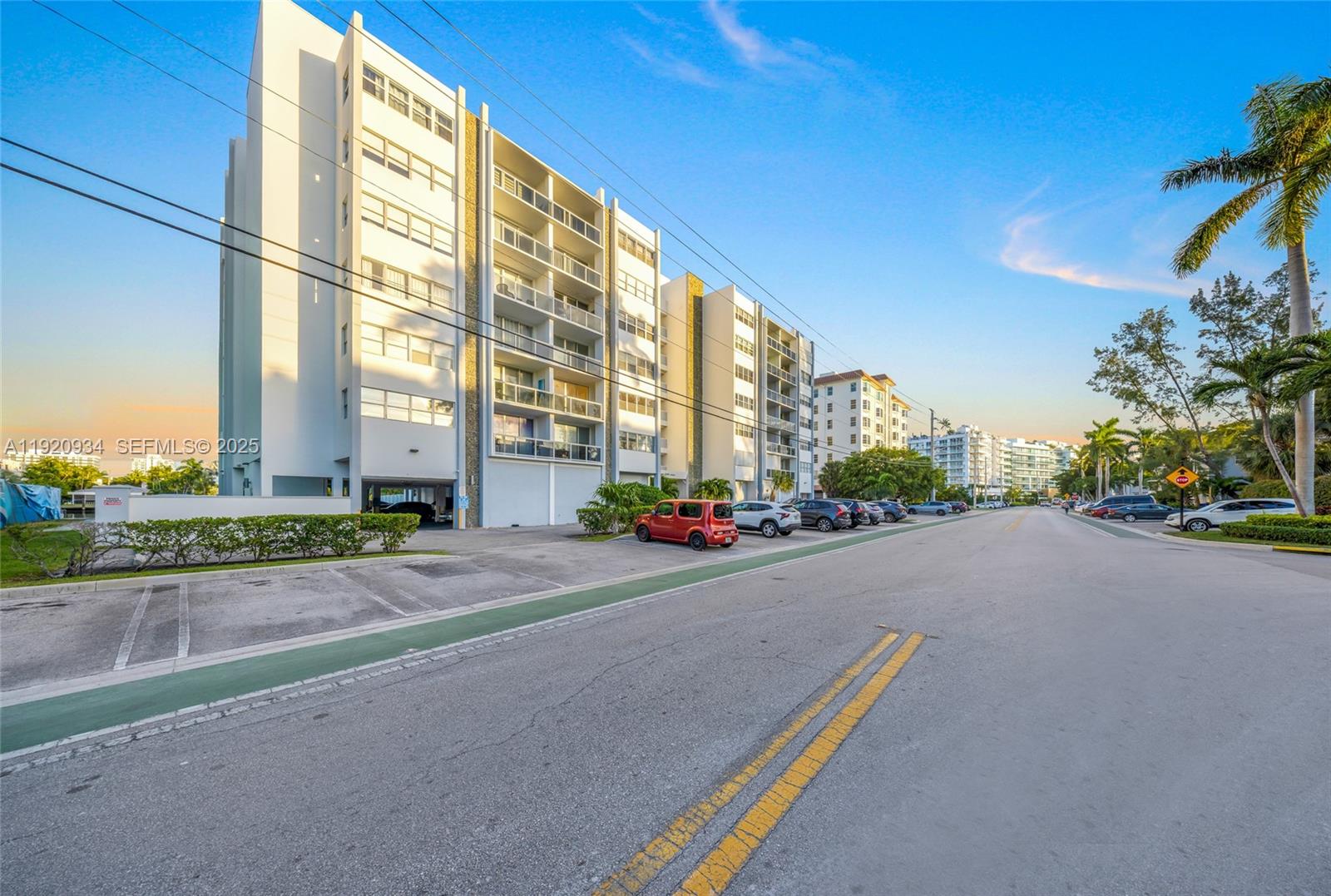 LONDON TOWERS CONDO - Residential