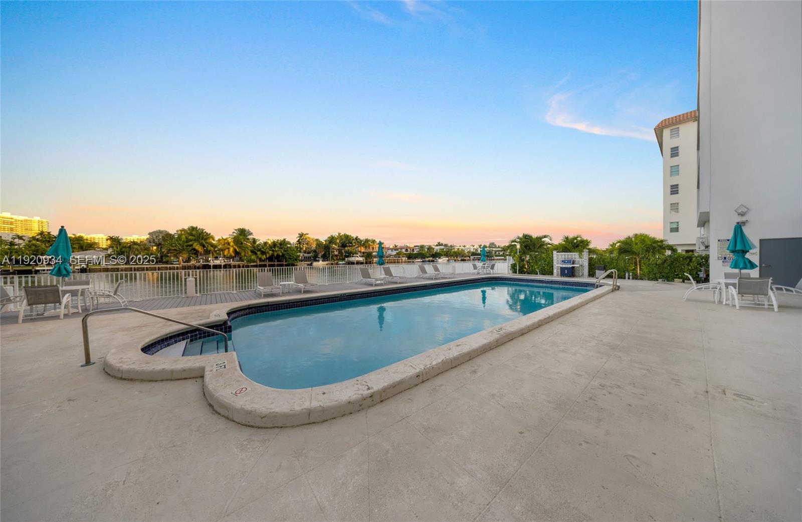 LONDON TOWERS CONDO - Residential