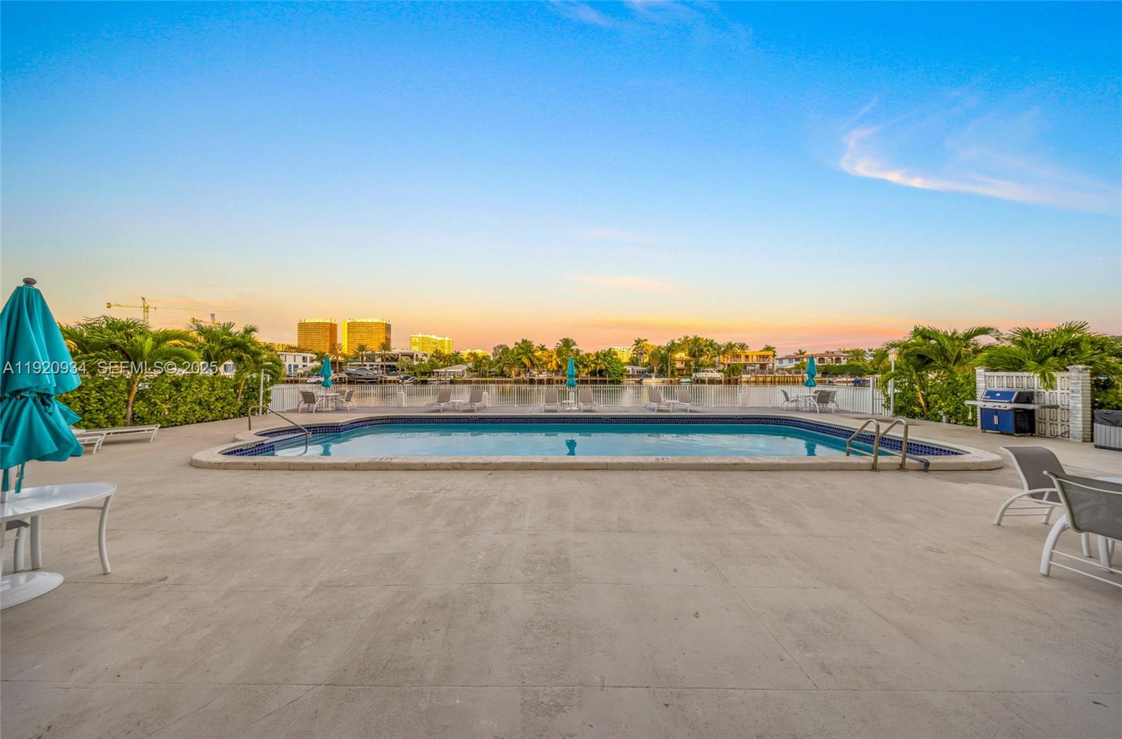 LONDON TOWERS CONDO - Residential