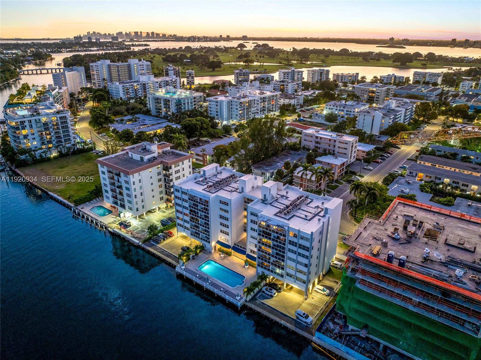 LONDON TOWERS CONDO - Residential