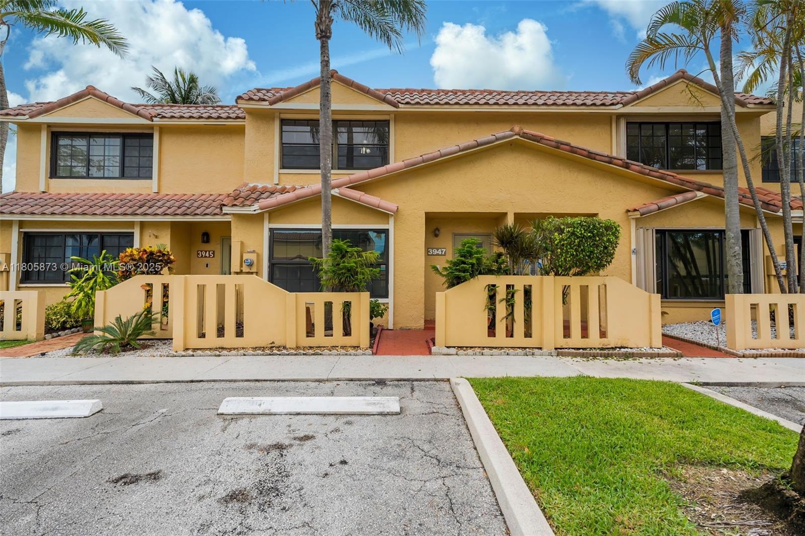 Property for Sale at 3947 Nw 94th Ter 3947, Sunrise, Miami-Dade County, Florida - Bedrooms: 3 
Bathrooms: 2  - $399,000