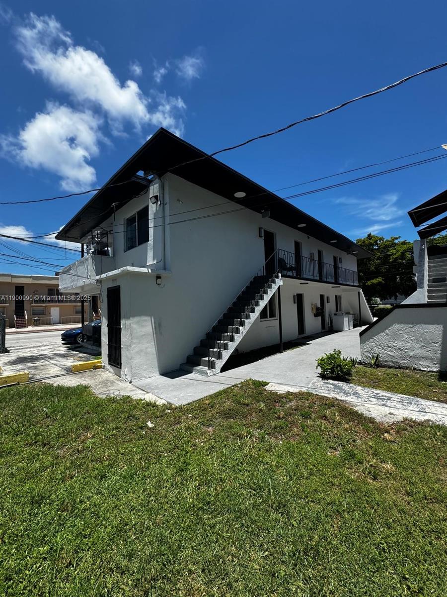 LAWRENCE ESTATES LAND COS - Residential Lease