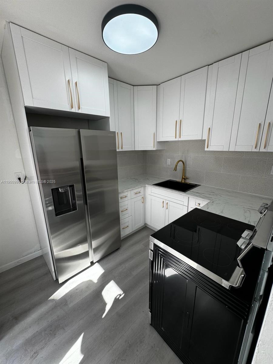 LAWRENCE ESTATES LAND COS - Residential Lease